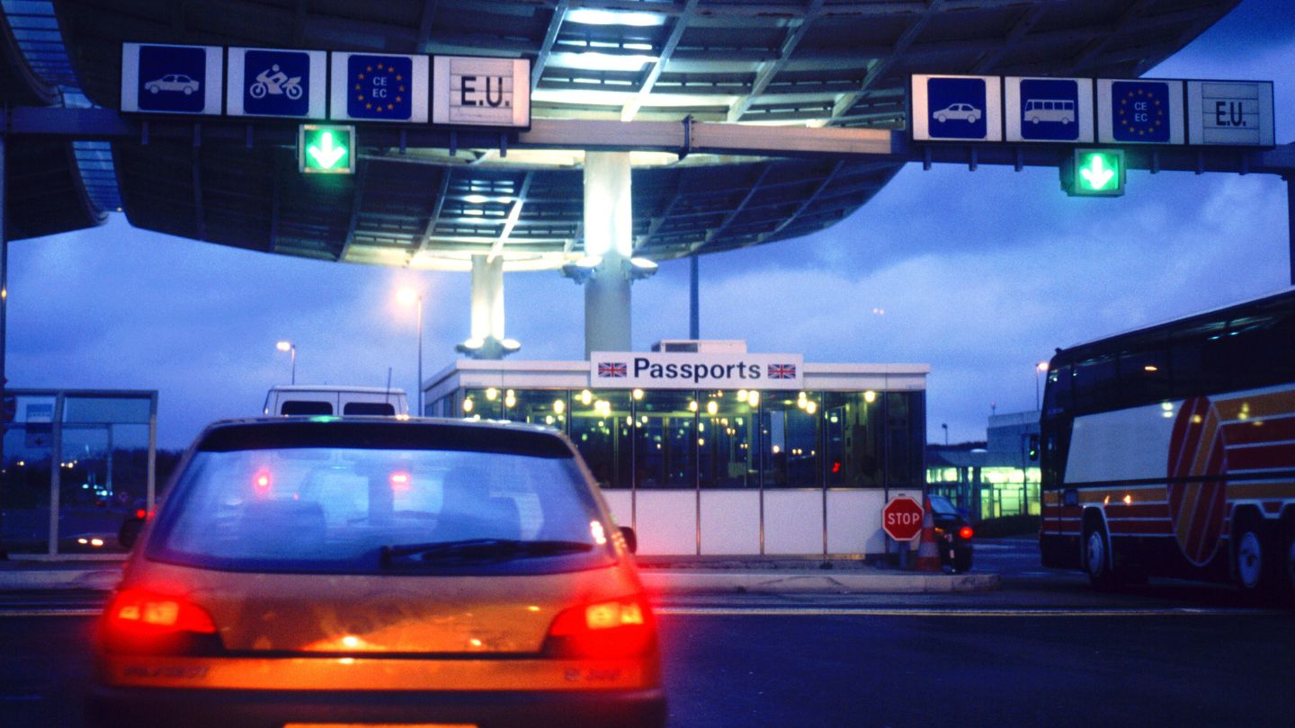 carros alugados podem sair do país entenda as leis de trânsito do país de destino